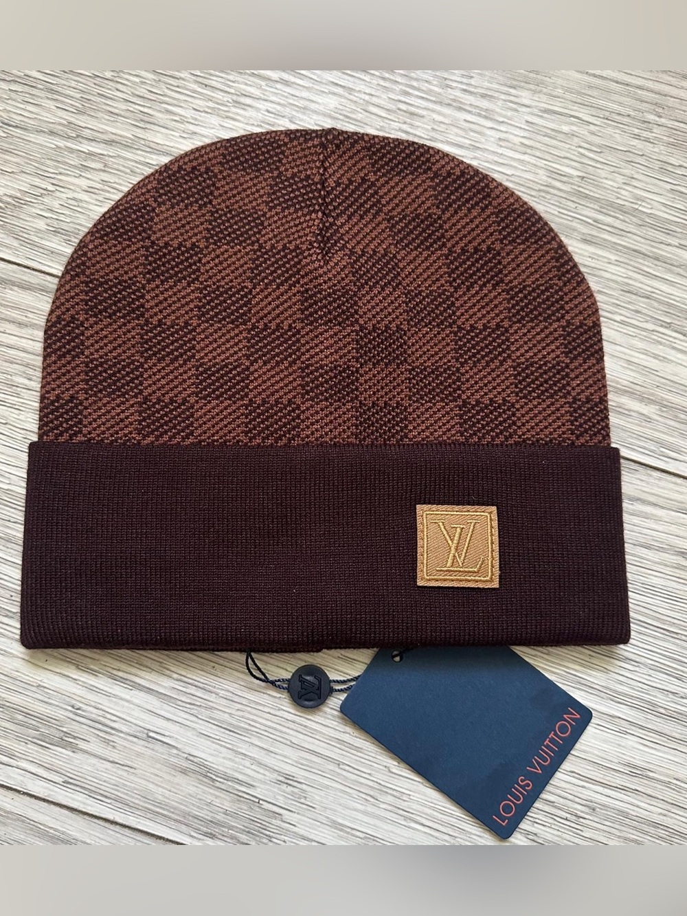 Brown plaid knit hat – Classic
Style meets comfort
